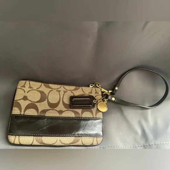 Coach Wrislet - Picture 2 of 5